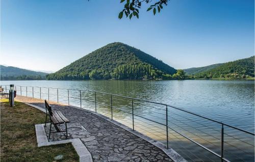Piediluco House | Cozy Home in Piediluco with Child-Friendly Amenities