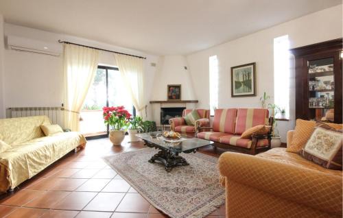 Arco Felice House | Family-Friendly 2 Bedroom Home with Pool in Pozzuoli