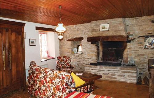 Garlan House | Family-Friendly 2 Bedroom Home in Garlan with Pets Welcome