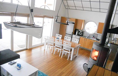 Mansarp House | Experience a Unique Boat-Inspired Retreat by the Lake