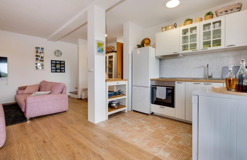 Duga Resa House | 2 bedroom awesome home in Donji Zvecaj