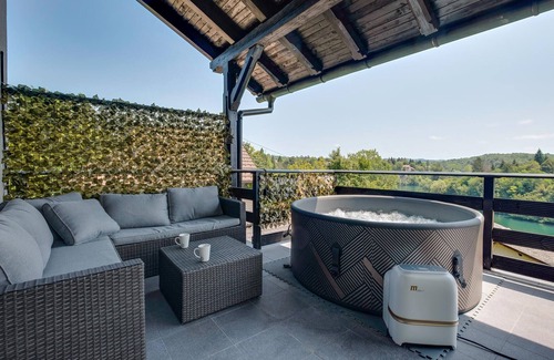 Duga Resa House | 2 bedroom awesome home in Donji Zvecaj