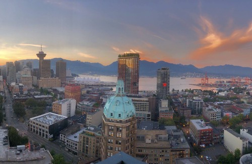 Gastown Condo | Experience Breathtaking Ocean and Mountain Views in Vancouver