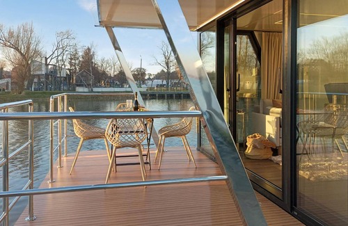 Neuruppin Boat Rental | Perfect 2-Bedroom Retreat with Lake and Ocean Views