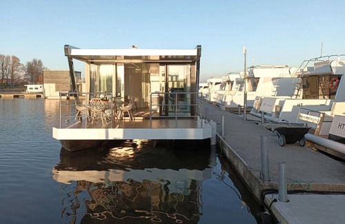 Neuruppin Boat Rental | Perfect 2-Bedroom Retreat with Lake and Ocean Views