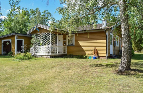 Tofta House | Cozy Cottage by the Sea: Enjoy Oceanfront Views and Spa