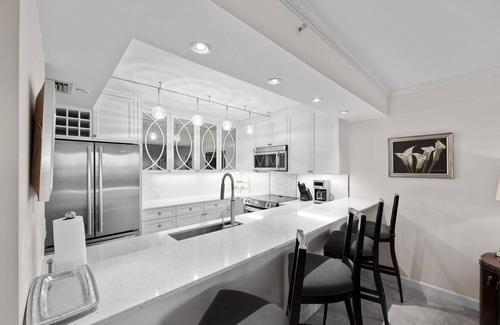 Park Shore Condo | 2 bedroom Beachfront condo w/wet bar - CL0102