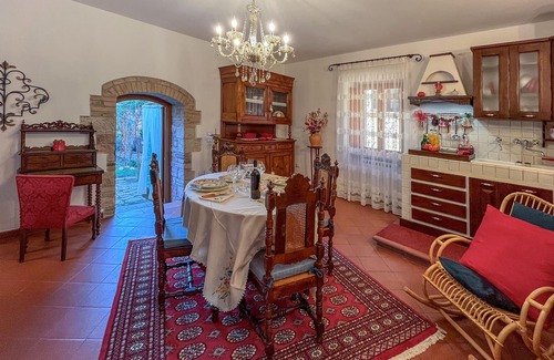 Corciano House | Stylish 2-Bedroom Stay in Corciano with Spa & Breakfast