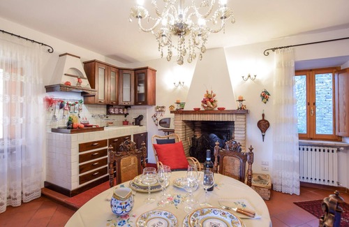 Corciano House | Stylish 2-Bedroom Stay in Corciano with Spa & Breakfast