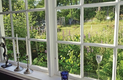 Vassmolösa House | Idyllic Cottage Retreat with Lake View and Spa Access