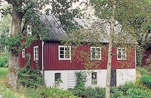Laholm Municipality House | Immaculate Cottage Retreat with Lake View and Spa Access