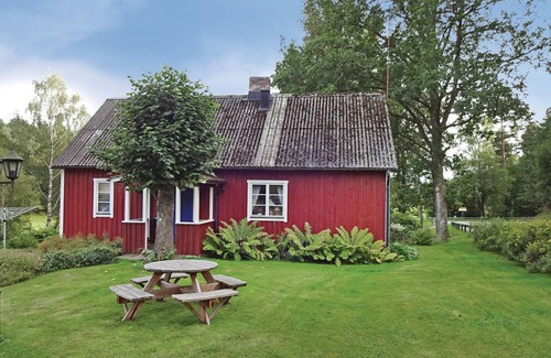 Laholm Municipality House | Immaculate Cottage Retreat with Lake View and Spa Access