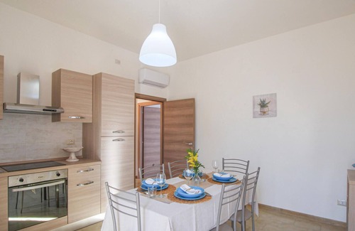 Corridonia House | Cozy Cottage with Garden, Pool & Spa Retreat Awaits You