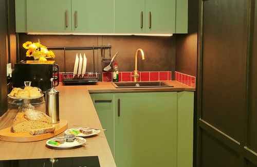 Newcastle Apartment | Artistic 2-Bedroom Apartment with Breathtaking Sea Views