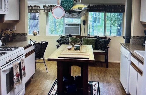Mineral Cabin | Top-Rated Vrbo Property with Pet-Friendly Amenities