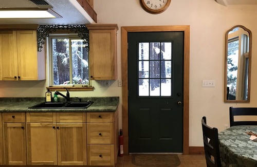 Alta House | Perfect 2 Bedroom Cabin with Spa and Hot Tub Oasis