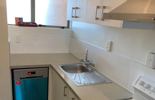 Mount Eden Apartment | Quality 2 Bedroom MT Eden Retreat with Car Space & Amenities