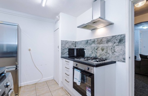 St Helens Apartment | Spacious 2 Bedroom Retreat in Central Location