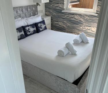 Plymouth Apartment | Scenic Oceanfront Chalet with Breathtaking Sea Views