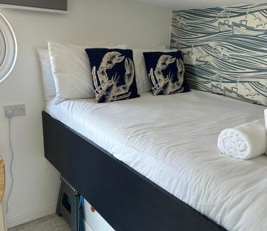 Plymouth Apartment | Scenic Oceanfront Chalet with Breathtaking Sea Views