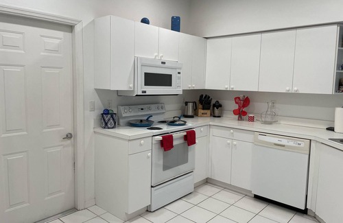 Naples Condo | Guest Rated 10/10: Oceanfront 2-Bedroom Condo with Lanai