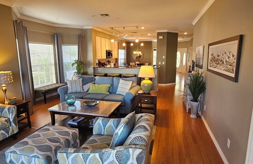 Osprey Village Condo | Stunning 2 Bedroom Condo in Osprey with Pool & Spa