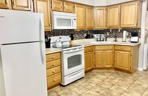 Kokomo Condo | Cozy 2 Bedroom Condo with Pool and Pet-Friendly Amenities