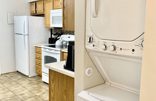 Kokomo Condo | Cozy 2 Bedroom Condo with Pool and Pet-Friendly Amenities
