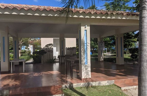 Veron Condo | Inviting 2 Bedroom Condo with Pool and Ocean View