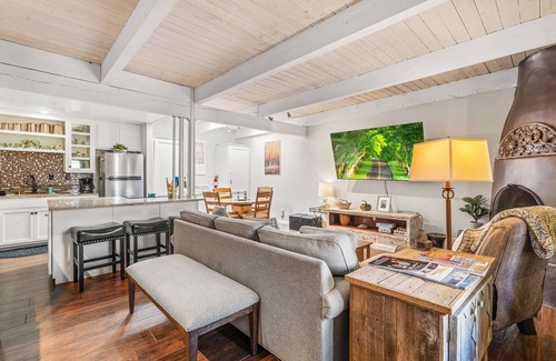 Northeast Santa Fe Hotel | Cozy 2-Bedroom Condo with Kiva Fireplace Near the Plaza