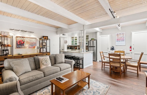 Northeast Santa Fe Hotel | Cozy 2-Bedroom Condo with Kiva Fireplace Near the Plaza