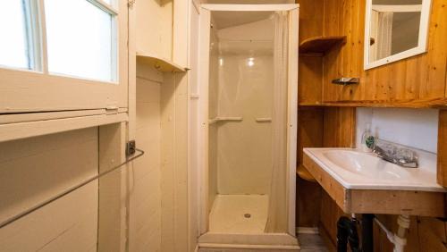 Gravenhurst House | 2-Bedroom Cottage #2 - Shortleaf Pine