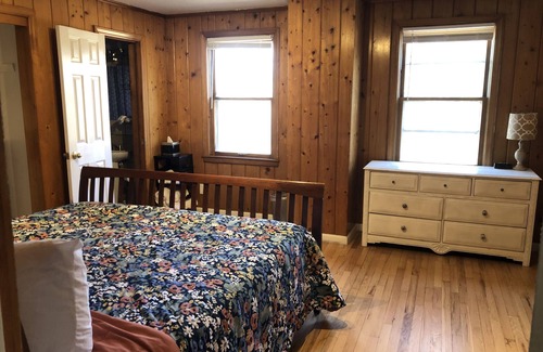 Shawnee House | Pet-Friendly 2 Bedroom Cottage with Great Location