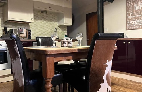 Cockermouth Cottage | Cozy 2 Bedroom Cottage Near Lorton Fells with Great Amenities