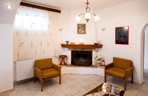 Patsos Cottage | Cozy 2-Bedroom Cottage with Scenic Mountain Views