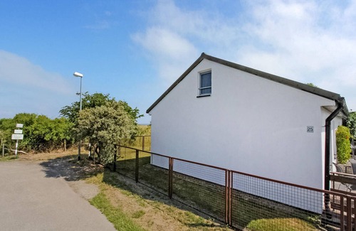 Loissin House | Unmatched 2-Bedroom Retreat with Ocean Views in Gahlkow