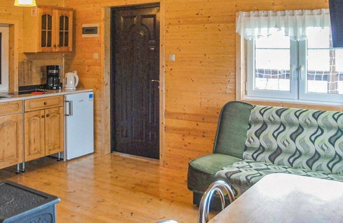 gmina Bedzino House | Tranquil Wooden Cottage by Jamno Lake in Podamirowo