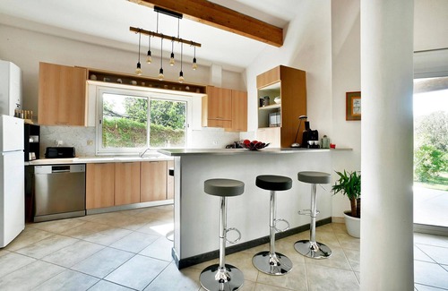 Garrigues House | Spacious 2-Bedroom Retreat with Pool and Spa in NIMES
