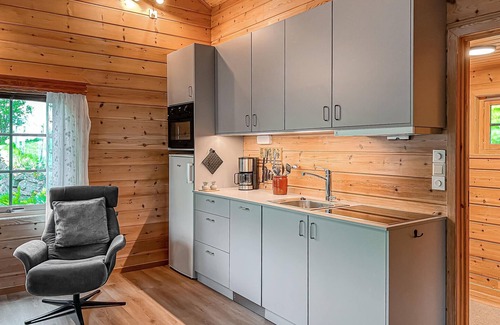 Volda House | Serene Cabin Retreat with Lake View & Spa by Dalsfjord