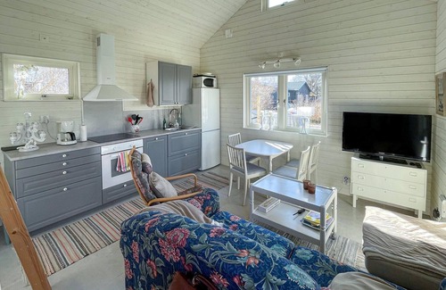 Farhult House | Cozy Beach Vacation Home with Ocean Views and Spa