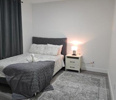 Northeast Edmonton Apartment | 2 bedroom cozy suite in NW edmonton with separate entrance, FreeWifi, driveway Parking, Netflix, AC, airport pickup