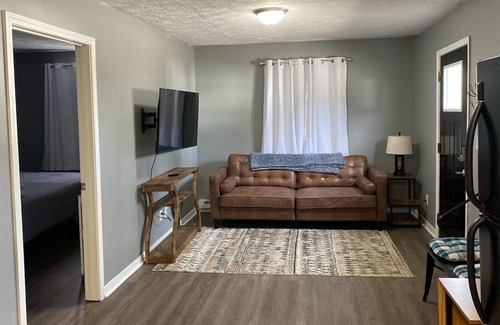 Kokomo Apartment | 2 Bedroom duplex with King Size Beds