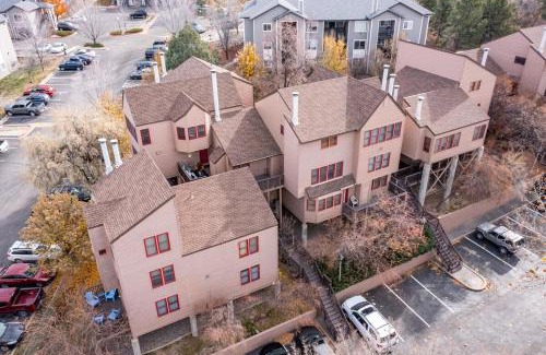 Durango Apartment | 2 Bedroom Durango Retreat Near Trails & Town with Pool and Hot Tub