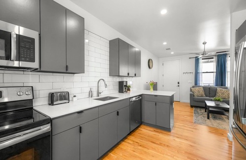 East Cesar Chavez Apartment | 2-Bedroom East Austin Condo-Free Parking