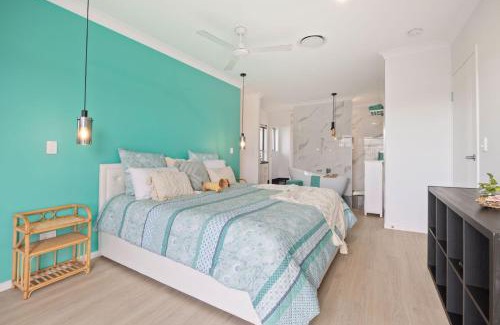Pialba House | Relaxing 2 Bedroom Escape on the Oceans with Great Amenities