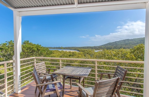Hastings Point Apartment | Waterfront 2 Bedroom Apartment with Scenic Estuary Views