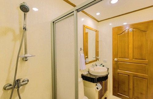 Wattana Apartment | Family-Friendly 2 Bedroom Suite in Bangkok's Heart
