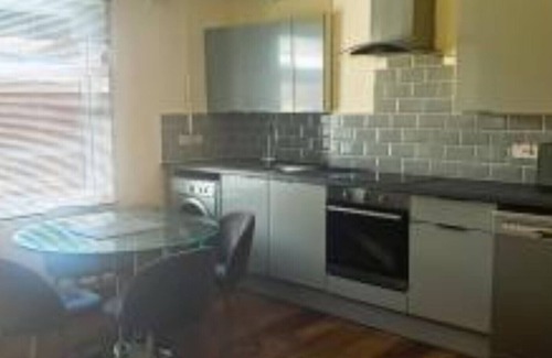 Gravesend Apartment | Convenient 2 Bedroom Flat Steps from Station & Town Centre