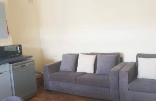 Gravesend Apartment | Convenient 2 Bedroom Flat Steps from Station & Town Centre