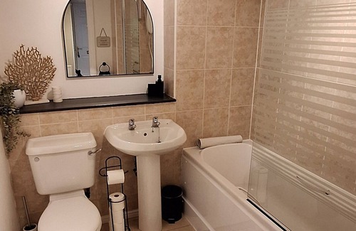 Coatbridge Apartment | 2 Bedroom flat with great Glasgow/Edinburgh connections.